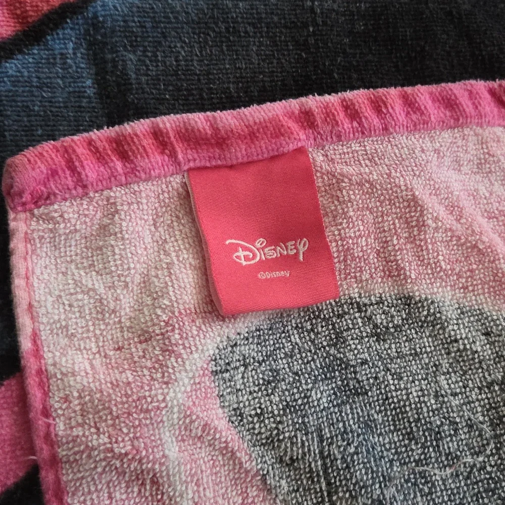Disney Sassy Hearts Minnie Mouse Beach Towel - Pink 28